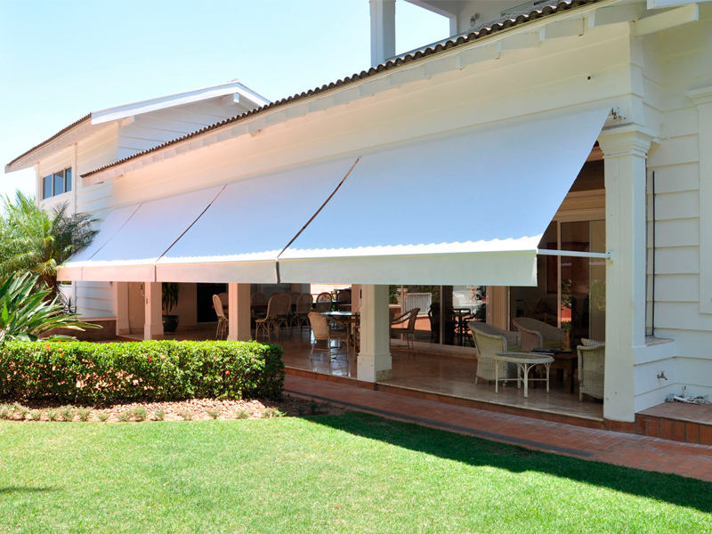 Toldo pivotante